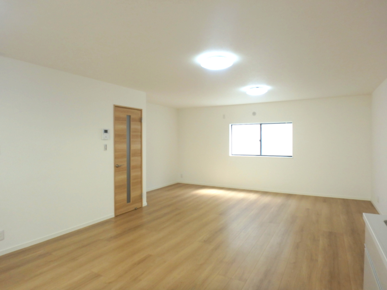 今津野田町　中古戸建の居間・リビング