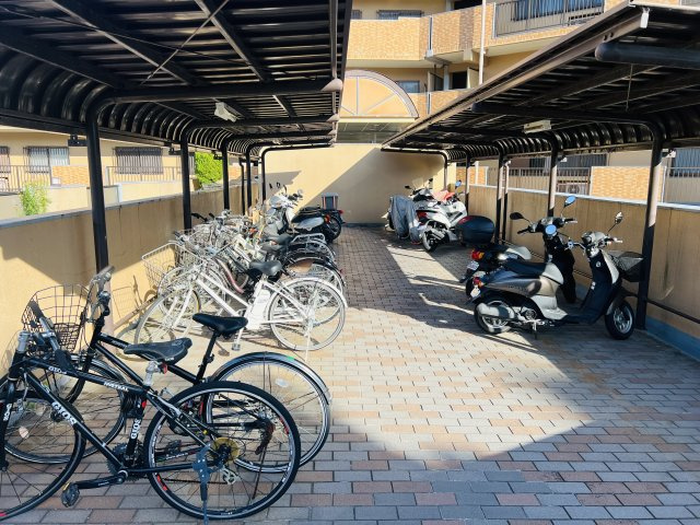 ダイアパレス名谷の駐輪場
