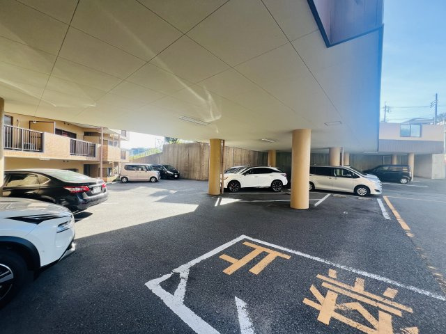 ダイアパレス名谷の駐車場