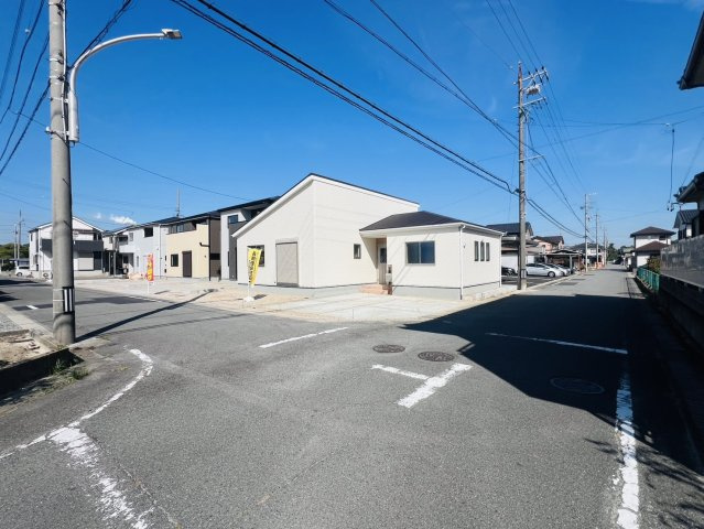 碧南市権現町1-226『仲介手数料無料』新築戸建ての前面道路含む現地写真