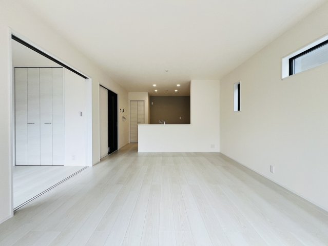 碧南市権現町1-226『仲介手数料無料』新築戸建ての居間・リビング