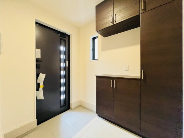 碧南市権現町1-226『仲介手数料無料』新築戸建ての玄関