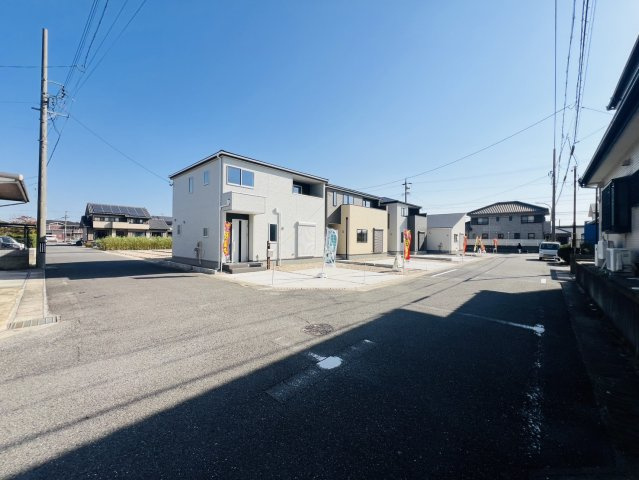 碧南市権現町1-226『仲介手数料無料』新築戸建ての前面道路含む現地写真