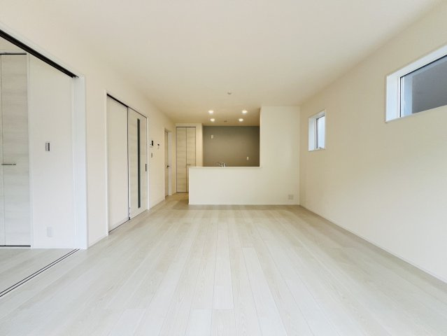 碧南市権現町1-226『仲介手数料無料』新築戸建ての居間・リビング