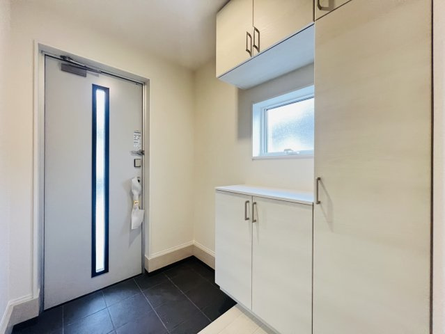 碧南市権現町1-226『仲介手数料無料』新築戸建ての玄関