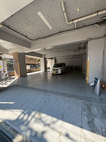大阪市西区立売堀４丁目の賃貸マンションの駐車場