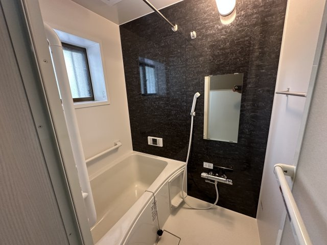 高石市千代田の浴室