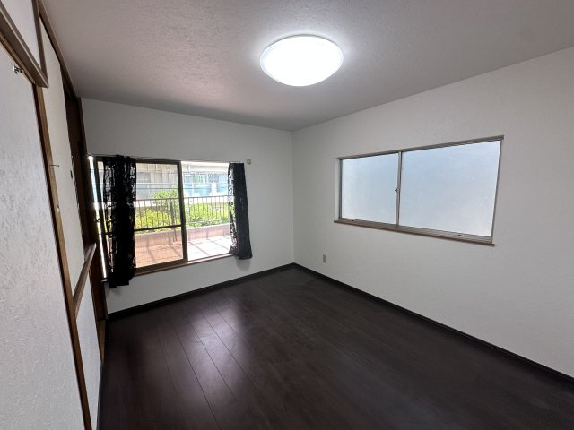 高石市千代田の洋室