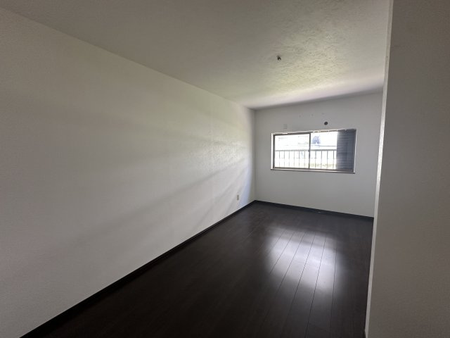 高石市千代田の洋室