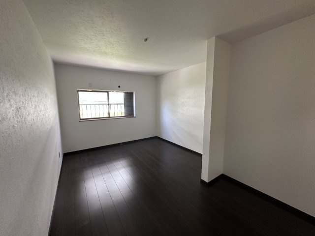 高石市千代田の洋室