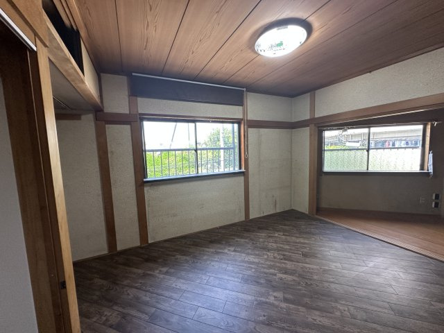 高石市千代田の洋室