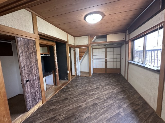 高石市千代田の洋室