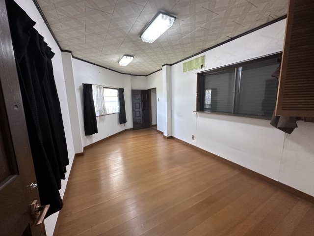 高石市千代田の洋室