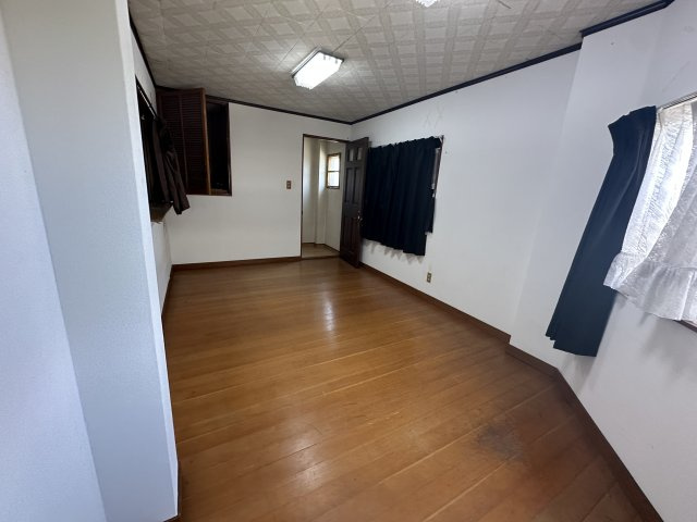 高石市千代田の洋室