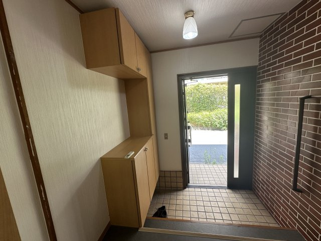 高石市千代田の玄関