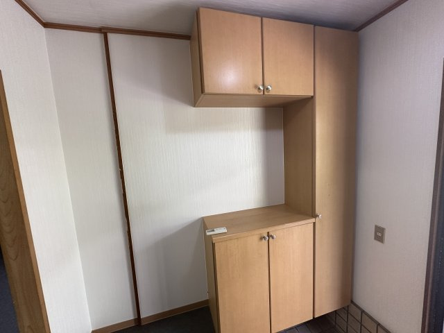 高石市千代田の玄関