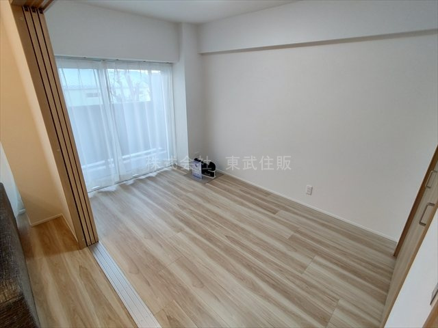 【洋室】 | メゾンむさし野 | 洋室4.7帖、個人の部屋や寝室として使える洋室です