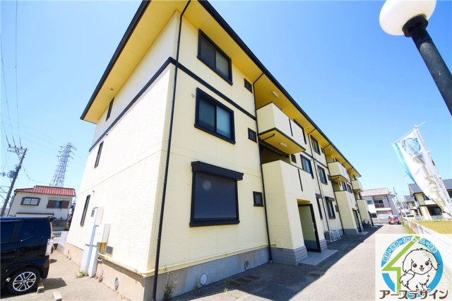明石市魚住町清水のアパートの外観