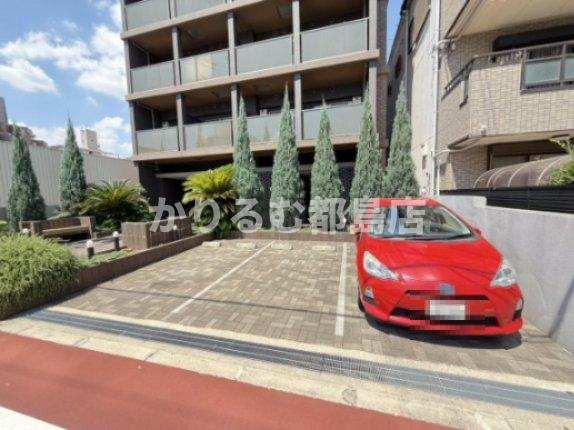 ウォークフォレスト御幸町の駐車場