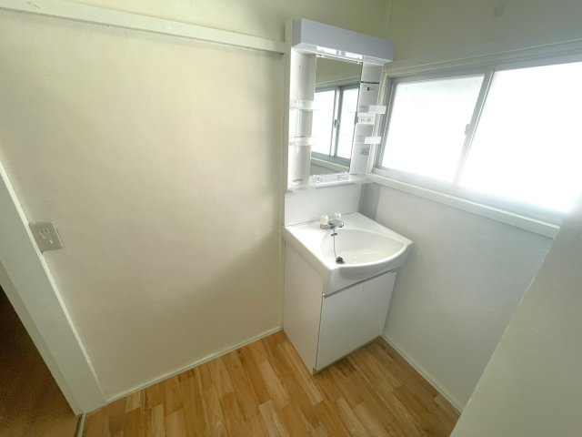 押堀貸家の独立洗面台