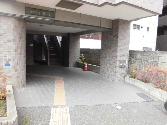 菱和パレス駒込のエントランス