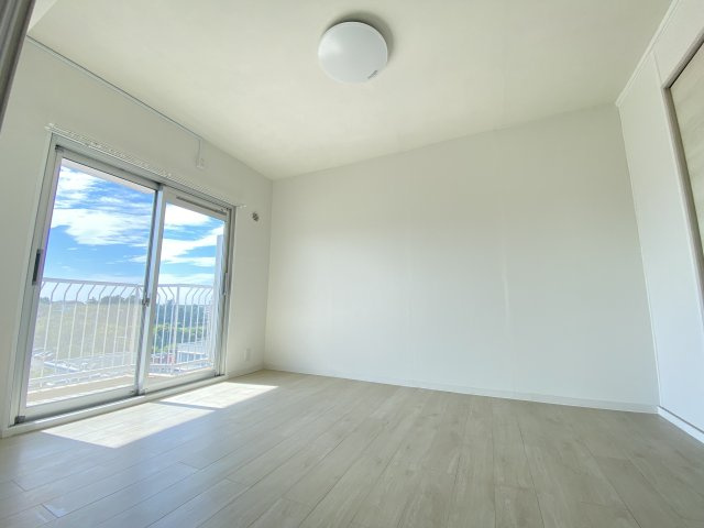 南面6帖の洋室です