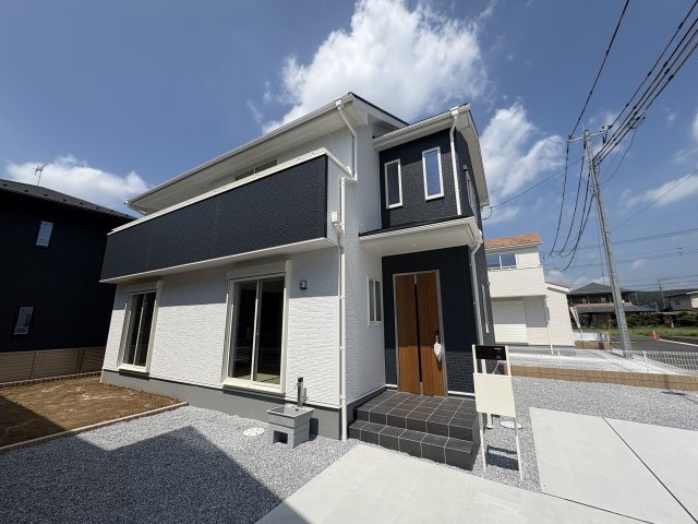 【LiveleGarden.S】鹿沼千渡 第8の外観|〇3号棟【4LDK+パントリー+2WIC+カースペース4台】
収納たっぷりなプラン♪2階ホールにはマルチスペース完備♪ご家族の生活に合わせて自由に活用できます！
※2025年11月撮影