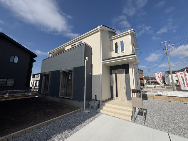 【LiveleGarden.S】鹿沼千渡 第8の外観|〇6号棟【4LDK+SIC+パントリー+2WIC+カースペース3台】
全居室6帖以上♪キッチンにはパントリーをご用意♪
南に設けたお庭でガーデニングや家庭菜園で
緑の潤い溢れる暮らしが実現します♪
