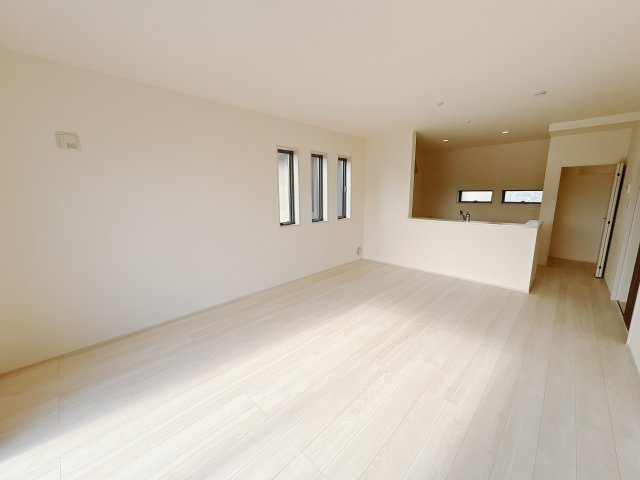 【LiveleGarden.S】鹿沼千渡 第8の居間・リビング|〇8号棟〇
ゆとりあるリビングは16.5帖！家具を置いても余裕があります。
※2025年11月撮影