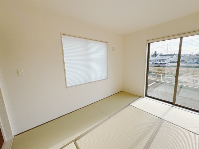 【LiveleGarden.S】鹿沼千渡 第8の和室|〇8号棟・1階6帖和室〇
和室は小さなお子様の遊び場にもに大活躍です。遊び疲れたらそのままお昼寝も。リビングと続き間に出来るので、くつろぎながら見守ることが出来ます。
※2025年11月撮影