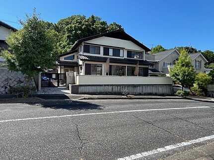 廿日市市阿品４丁目　中古一戸建ての前面道路含む現地写真