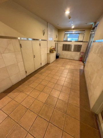 大阪市西区立売堀５丁目の賃貸マンションのロビー