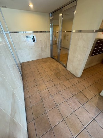 大阪市西区立売堀５丁目の賃貸マンションのロビー