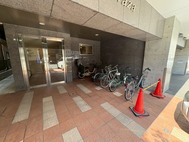 大阪市西区立売堀５丁目の賃貸マンションのエントランス