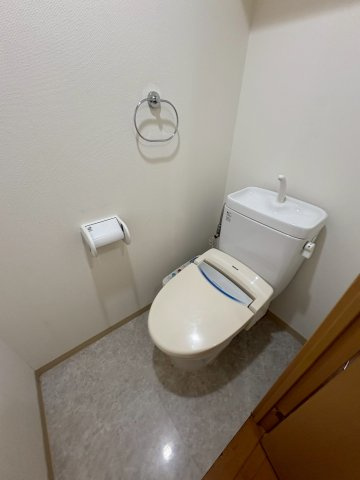 大阪市西区立売堀５丁目の賃貸マンションのトイレ