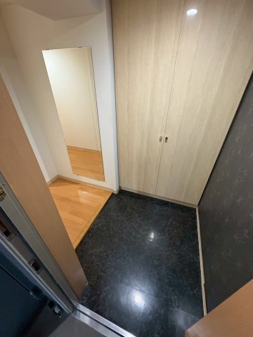 大阪市西区立売堀５丁目の賃貸マンションの玄関