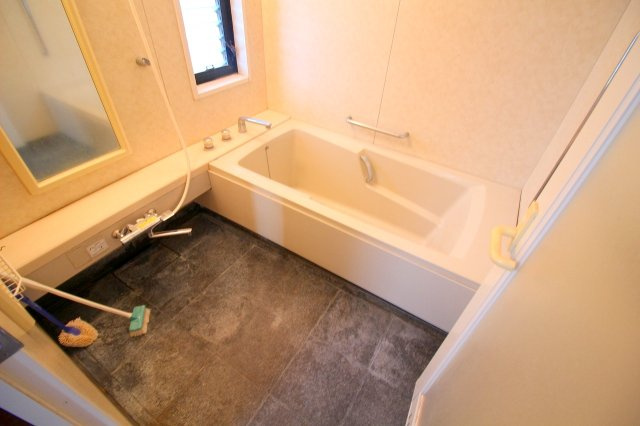 伯耆町岸本中古戸建の浴室