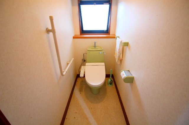 伯耆町岸本中古戸建のトイレ