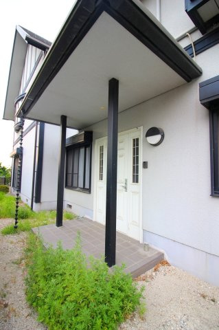 伯耆町岸本中古戸建の玄関