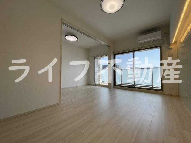 プレジオ八戸ノ里の居間・リビング|こちらのリビングで趣味の時間をお楽しみください