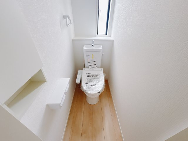 【Cradle garden】真岡市荒町 第12のトイレ|〇トイレ〇
ニッチ収納＆タオル掛け付きトイレです。
※2025年9月撮影