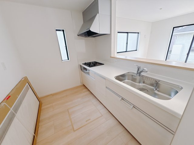 【Cradle garden】真岡市荒町 第12のキッチン|〇キッチン〇
対面仕様で、料理をしながら家族と会話ができるだけでなく、明るいリビングとつながる、ゆとりと快適性を兼ね備えたキッチン。
※2025年9月撮影

