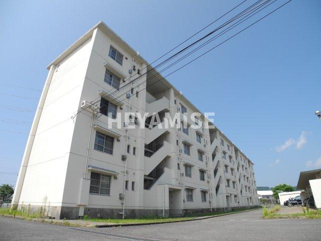 ビレッジハウス愛野2号棟の外観