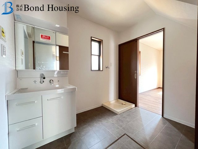 WIC等収納豊富・リフォ済み良質中古戸建　水谷２丁目　築21年の独立洗面台