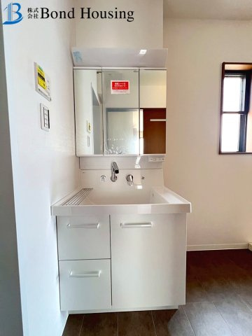 WIC等収納豊富・リフォ済み良質中古戸建　水谷２丁目　築21年の独立洗面台