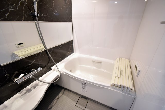 ヘーベルメゾンNARUOの浴室