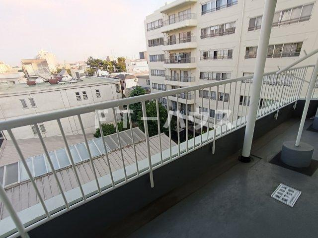 ハイツエバグリーン津田沼２号棟のバルコニー