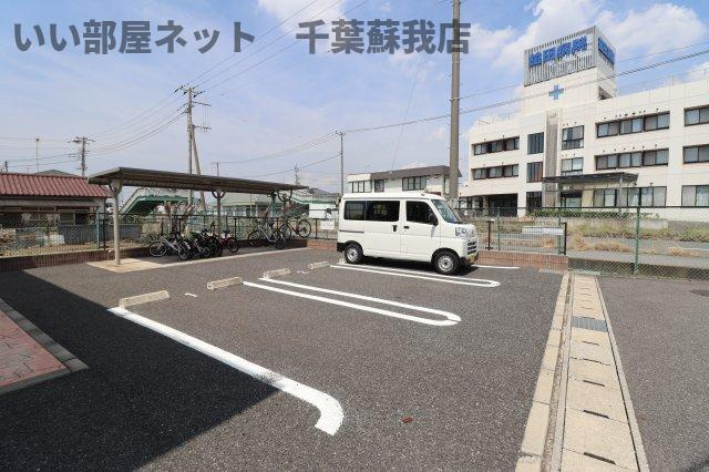 プリムローズＡの駐車場|車をお持ちの方に嬉しい駐車場付きの物件です