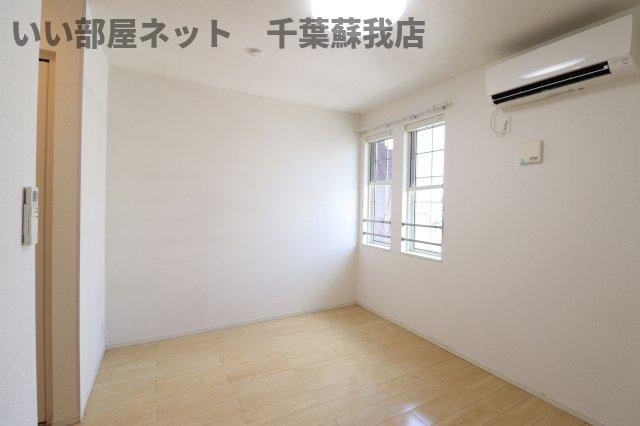 プリムローズＡの洋室|落ち着いた色調の洋室です