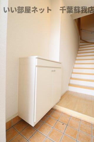 プリムローズＡの玄関|収納もある玄関です